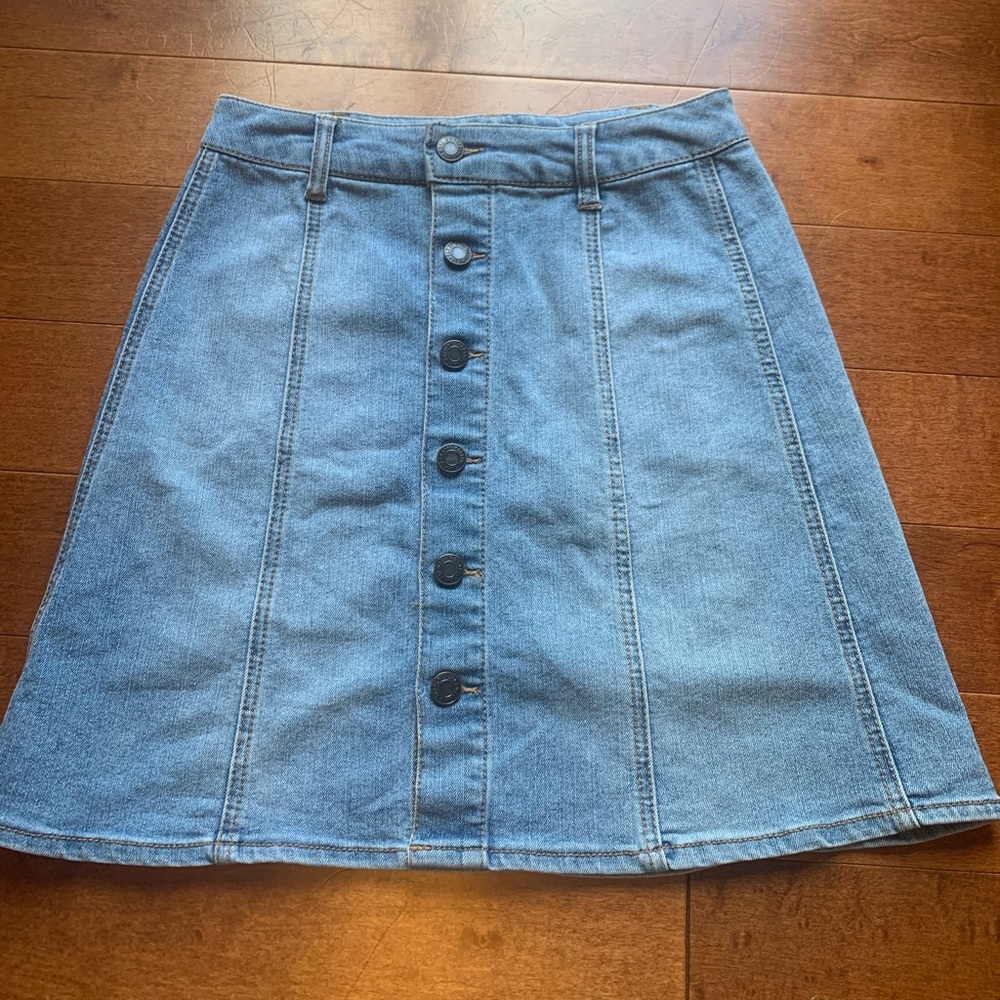 Target brand denim skirt button